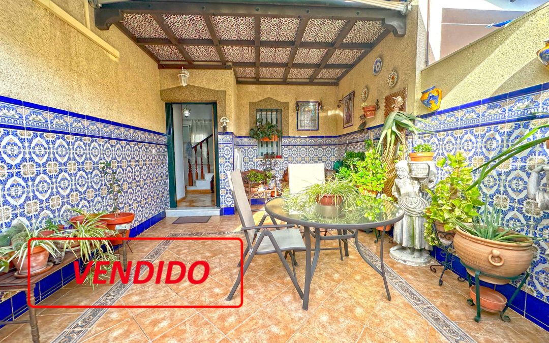 ESTUPENDA CASA ADOSADA EN BORMUJOS