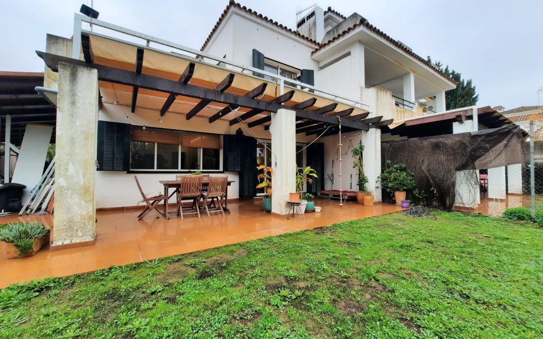 CASA PAREADA EN AZNALCÁZAR